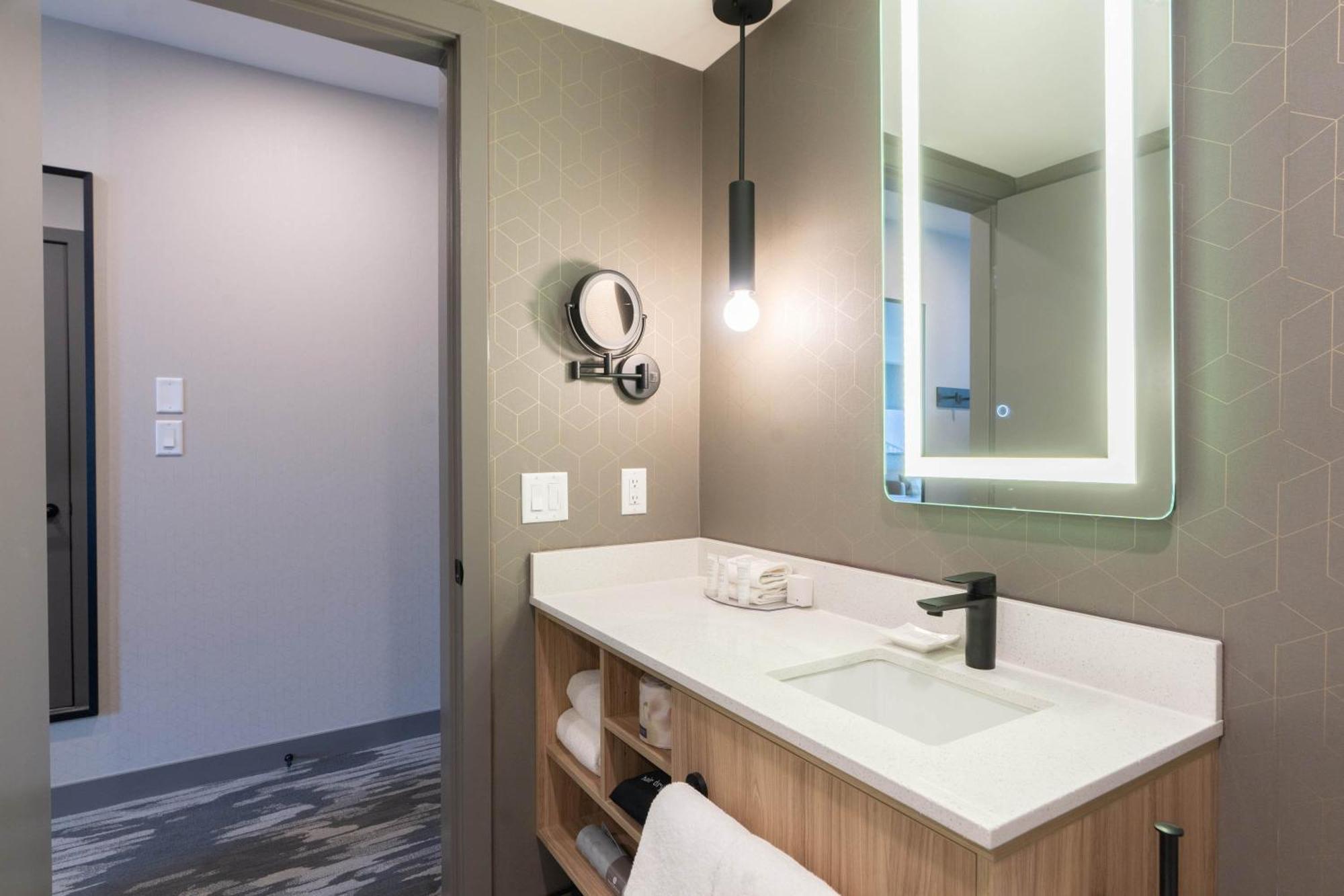 Sandman Signature Dartmouth Hotel & Suites Exterior foto